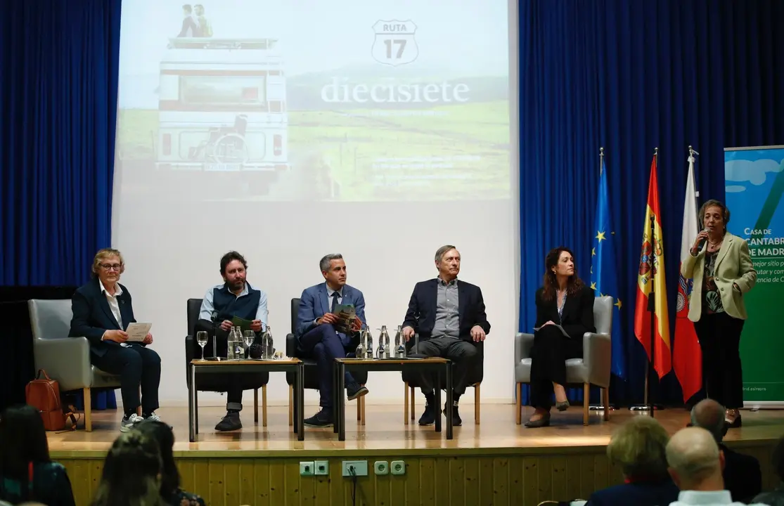 I-d: gema agudo legina, directora accion cultural, Daniel Sanchez Arevalo, director de ruta 17, Pablo Zuloaga, vicepresidente y consejero de cultura cantabria, jose antonio felez, productor Atipa Films y Esperanza Iba&ntilde;ez, netflix.