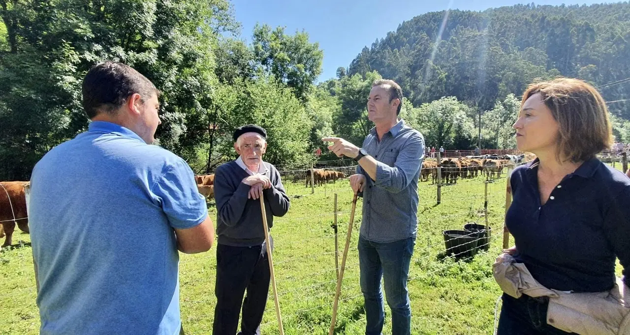 10:30 horas. Mirones, Miera
El consejero de Desarrollo Rural, Ganader&iacute;a, Pesca, Alimentaci&oacute;n y Medio Ambiente, Guillermo Blanco, asiste a la tradicional feria ganadera de San Fernando. 28 MAYO 2022 &copy; Oficina de comunicaci&oacute;n