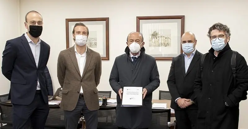 L&oacute;pez Marcano recibe el documento del Plan Coordinado del Transporte P&uacute;blico del Besaya