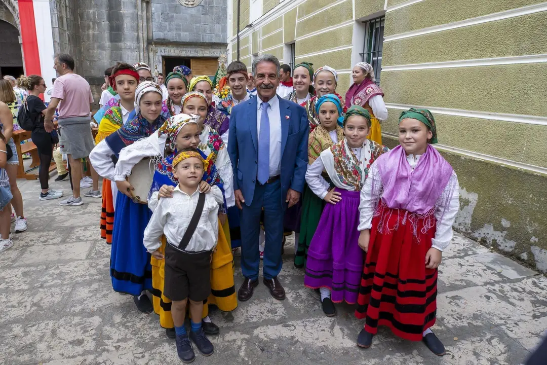12:00 horas. Santuario de la Bien Aparecida, Marr&oacute;n, Ampuero
El presidente de Cantabria, Miguel &Aacute;ngel Revilla; el vicepresidente y consejero de Universidades, Igualdad, Cultura y Deporte, Pablo Zuloaga, y varios consejeros, asisten a la festividad de La Virgen Bien Aparecida.15 SEPTIEMBRE 2022 &copy; Miguel De la Parra