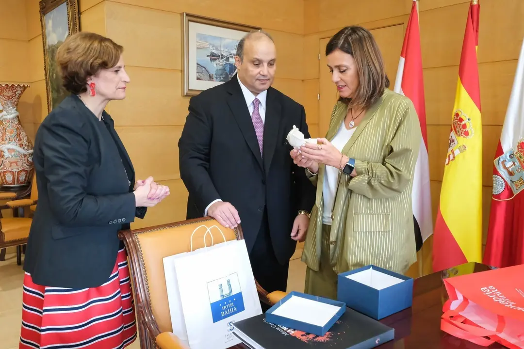 11:00 horas. Sala del Consejo de Gobierno. La consejera de Presidencia, Interior, Justicia y Acci&oacute;n Exterior, Paula Fern&aacute;ndez, se re&uacute;ne con el embajador de Egipto en Espa&ntilde;a, Youssef Mekkawy. 4 de octubre de 2022 &copy; Ra&uacute;l Lucio