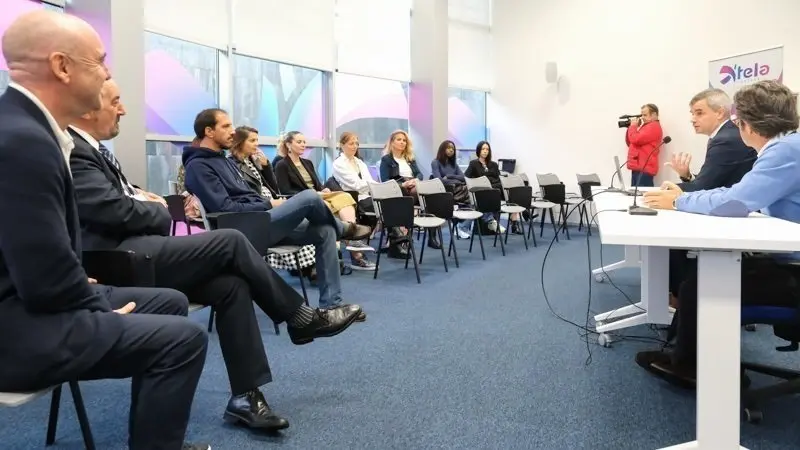 09:30 horas. Torre Xtela, PCTCAN. El director General de Innovaci&oacute;n, Desarrollo Tecnol&oacute;gico y Emprendimiento Industrial, Jorge Muyo, da la bienvenida a las 13 emprendedoras procedentes de ocho pa&iacute;ses europeos que participan en The Break, el Programa de Atracci&oacute;n de Emprendimiento Femenino impulsado por el Ministerio de Industria. 11 de octubre de 2022 &copy; Ra&uacute;l Lucio