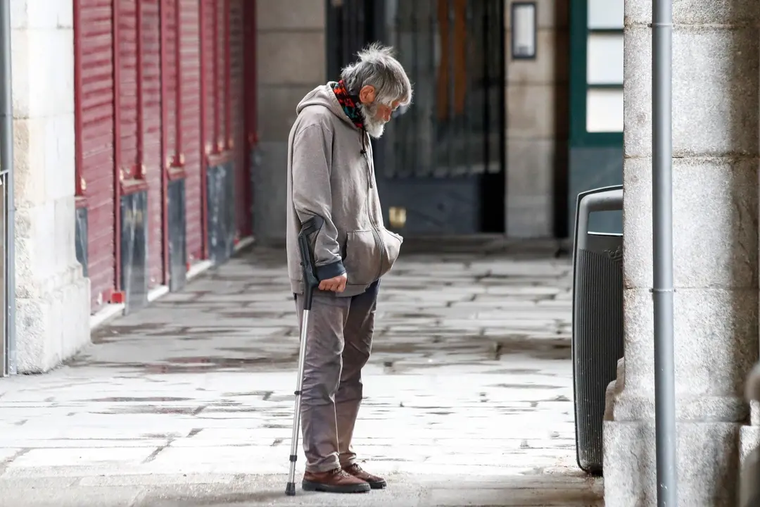 Illustration, A homeless in Plaza Mayor during the fourth week after the Government declared the state of alarm in Spain and recommended people to stay at home to fight coronavirus COVID-19 on April 06, 2020 in Madrid, Spain