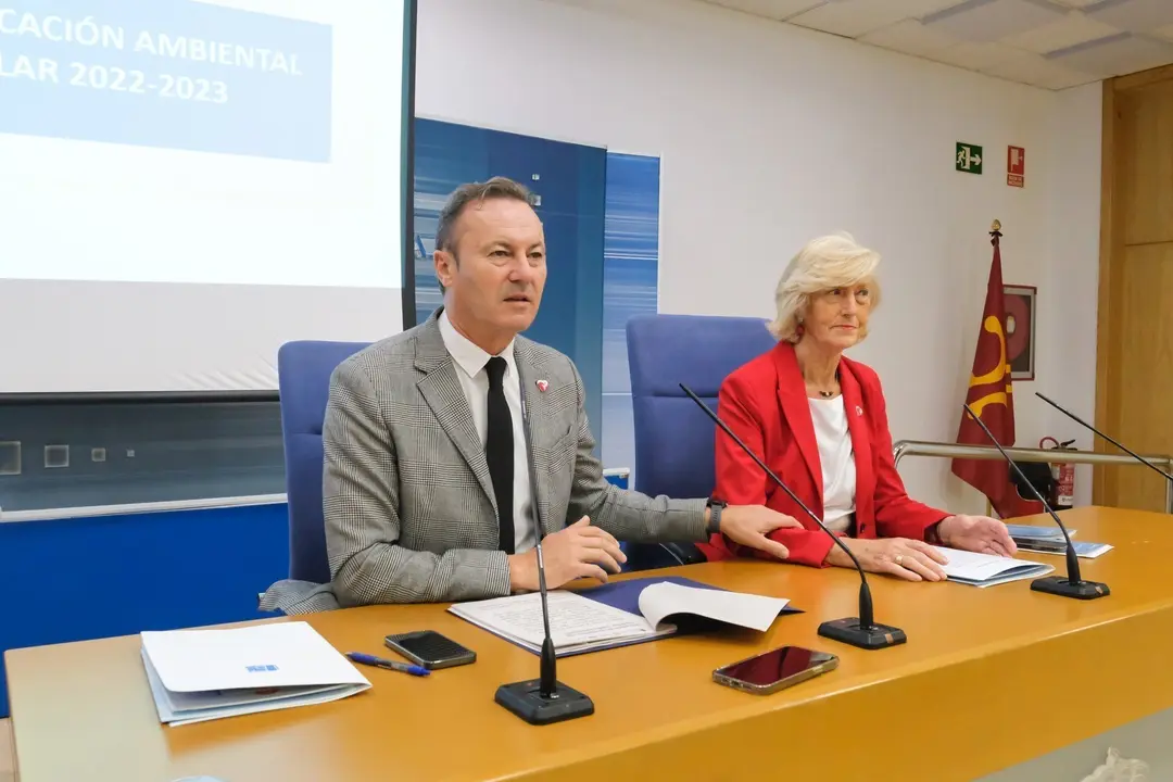 10:15 horas. Sala de prensa del Gobierno de Cantabria. Los consejeros de Desarrollo Rural, Ganader&iacute;a, Pesca, Alimentaci&oacute;n y Medio Ambiente, Guillermo Blanco, y de Educaci&oacute;n y Formaci&oacute;n Profesional, Marina Lomb&oacute;, presentan, en rueda de prensa, la nueva campa&ntilde;a de acciones de educaci&oacute;n ambiental. 21 de octubre de 2022 &copy; Ra&uacute;l Lucio