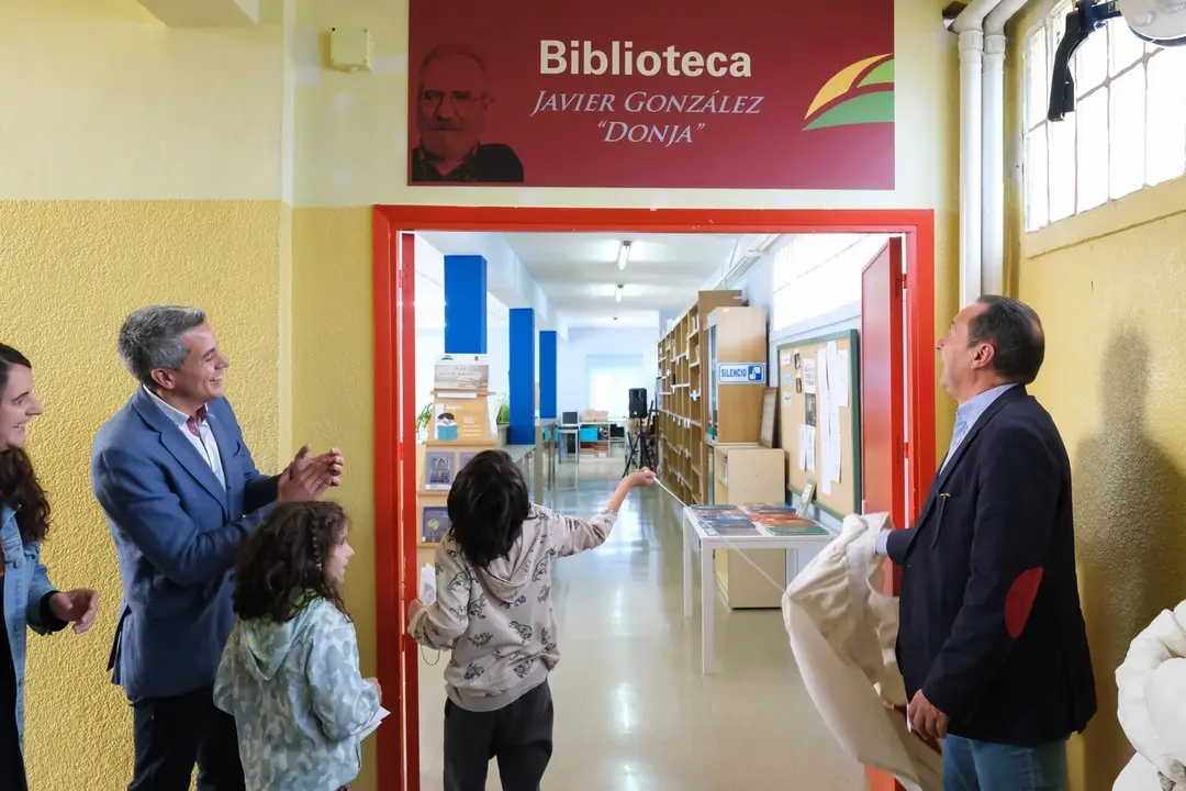 11:00 horas. IES Montesclaros de Reinosa. El vicepresidente y consejero de Universidades, Igualdad, Cultura y Deporte, Pablo Zuloaga, inaugura la nueva biblioteca del centro educativo. 26 de octubre de 2022 &copy; Ra&uacute;l Lucio