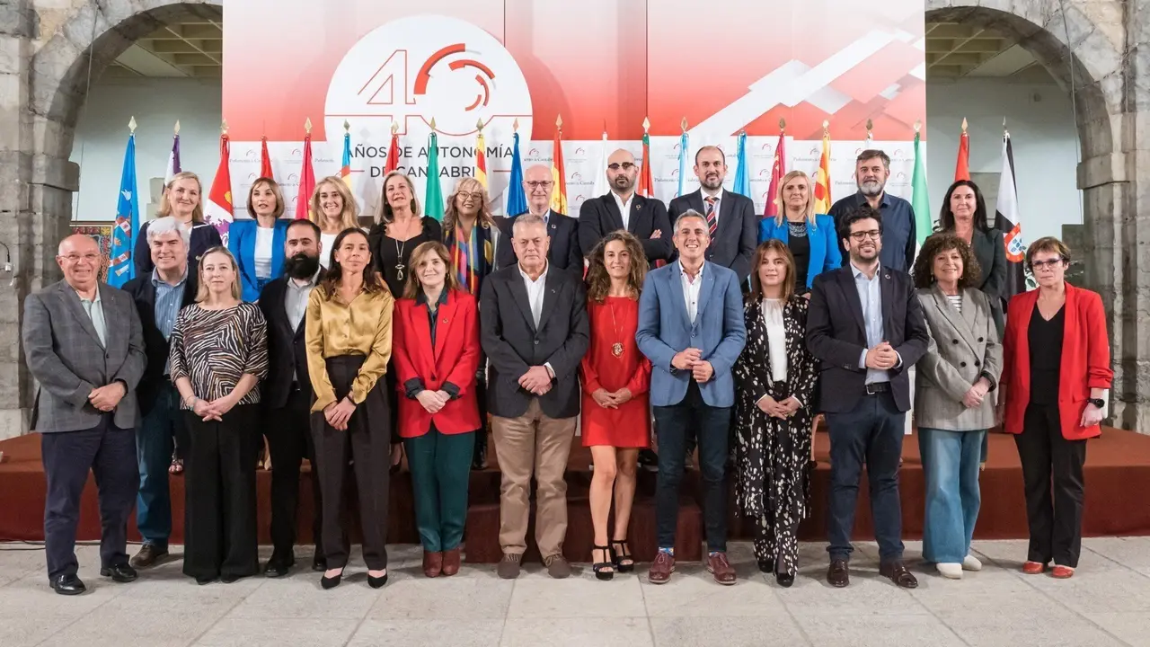 19:30 horas. Parlamento de Cantabria. El vicepresidente y consejero de Universidades, Igualdad, Cultura y Deporte, Pablo Zuloaga, inaugura el XV Encuentro de Comunidades Aut&oacute;nomas y Cooperaci&oacute;n al Desarrollo. 26 de octubre de 2022 &copy; Ra&uacute;l Lucio