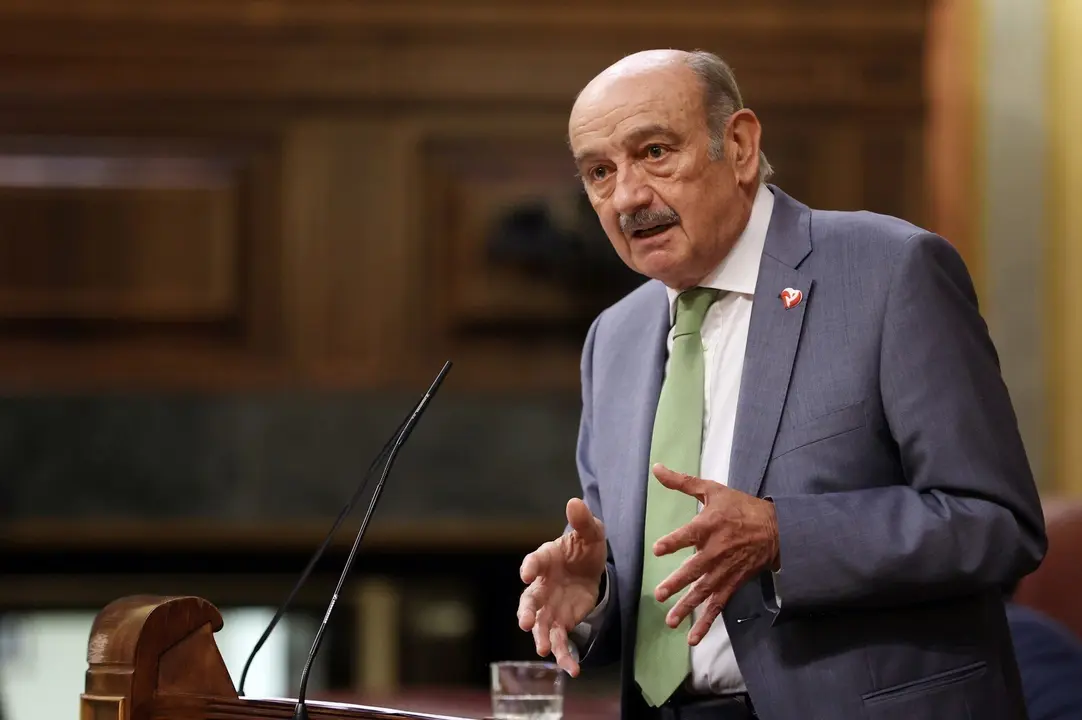 MADRID, 10/05/2022.- El diputado del Partido Regionalista de Cantabria Jos&eacute; Mar&iacute;a Maz&oacute;n interviene este martes en el Congreso de los Diputados en Madrid. El Congreso ha rechazado hoy la iniciativa legislativa del Parlamento de Cantabria de que se estudie modificar la Ley de Costas para que se puedan prorrogar concesiones de explotaci&oacute;n de &aacute;reas mar&iacute;timo-terrestres actualmente vigentes. EFE/Kiko Huesca
