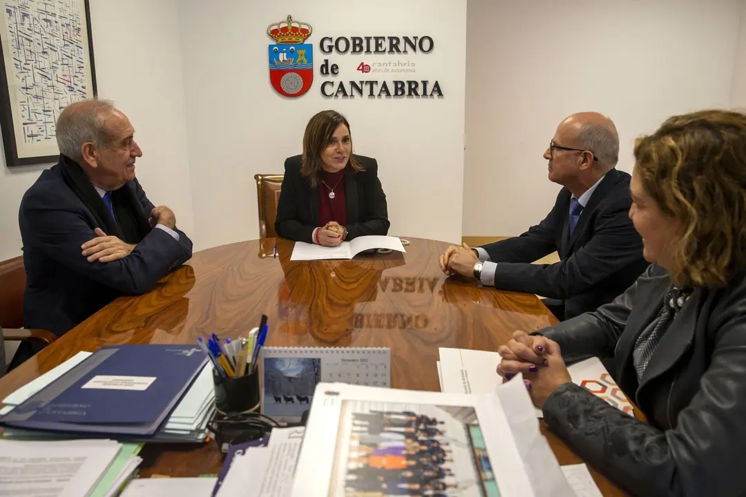 13:00 Despacho de la consejera.
La consejera de Presidencia, Interior, Justicia y Acci&oacute;n Exterior, Paula Fern&aacute;ndez, recibe miembros del Colegio de Economistas de Cantabria.
Cobertura de nota y foto
FOTO/MIGUEL
09 diciembre 2022 &copy; Miguel De la Parra