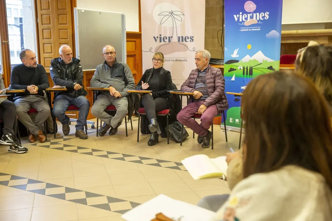 10:00 horas. La Casona. Reinosa, Avda. Puente Carlos III, no 23
La consejera de Empleo y Pol&iacute;ticas Sociales, Eugenia G&oacute;mez de Diego, preside la Mesa para la prevenci&oacute;n de la soledad no deseada en Campoo-Los Valles. 13 DICIEMBRE 2022 &copy; Miguel De la Parra