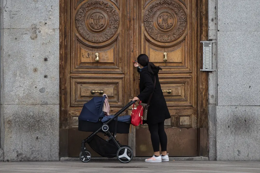 Citizens continue to shop and walk their pets during confinement during thetennth day after the Government declared the state of alarm in Spain and recommended people to stay at home to fight coronavirus COVID-19 on March 30, 2020 in Madrid, Spain