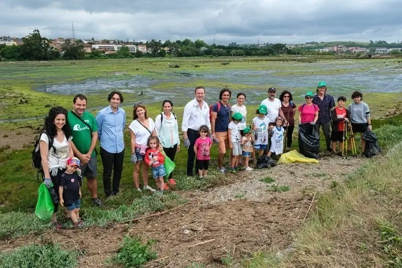11:30 horas. Centro de Estudios de las Marismas de SEO/BirdLife (Avenida de Chiclana, 8, El Astillero). El consejero de Desarrollo Rural, Ganader&iacute;a, Pesca, Alimentaci&oacute;n y Medio Ambiente, Guillermo Blanco, participa en la campa&ntilde;a de limpieza de basuras en espacios naturales &lsquo;1m2 contra la basuraleza&rsquo;. 11 de junio de 2022 &copy; Ra&uacute;l Lucio