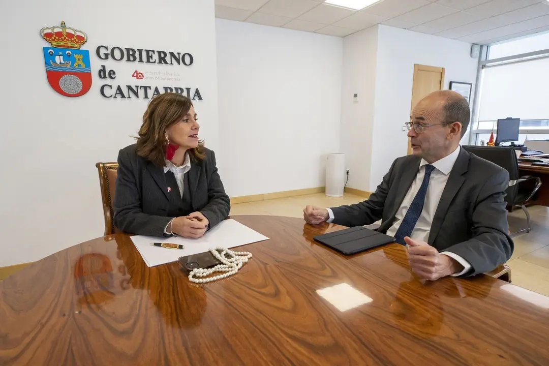 12:30 horas. Despacho de la consejera.
La consejera de Presidencia, Interior, Justicia y Acci&oacute;n Exterior, Paula Fern&aacute;ndez,
se re&uacute;ne con el c&oacute;nsul de Suecia en la zona norte, Javier Font. 28 DICIEMBRE 2022 &copy; Miguel de la Parra