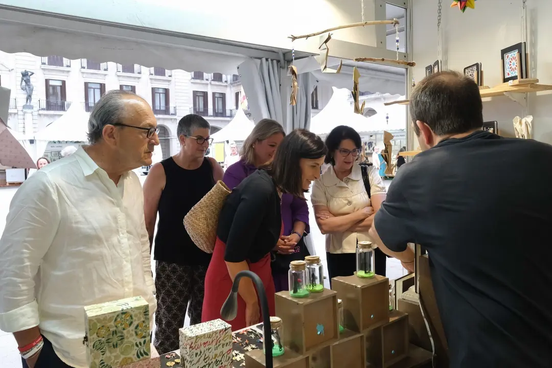 10:00 horas. Plaza de Velarde (Porticada) de Santander. El consejero de Industria, Turismo, Innovaci&oacute;n, Transporte y Comercio, Javier L&oacute;pez Marcano, inaugura la Feria de Artesan&iacute;a. 4 de agosto de 2022 &copy; Ra&uacute;l Lucio