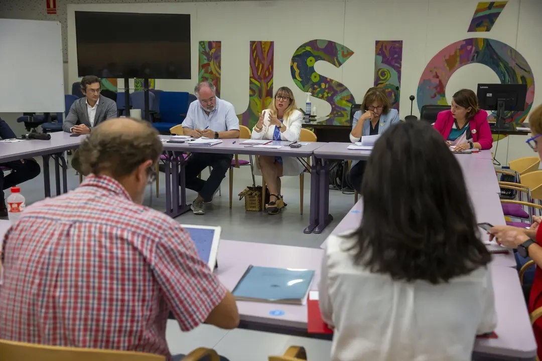 10:30.- Sal&oacute;n de actos del ICASS (planta baja)
La consejera de Empleo y Pol&iacute;ticas Sociales, Eugenia G&oacute;mez de Diego, se re&uacute;ne con los agentes sociales de la Dependencia para hablar del &ldquo;Acuerdo sobre Criterios comunes de acreditaci&oacute;n y calidad de los centros y servicios del Sistema para la Autonom&iacute;a y Atenci&oacute;n a la Dependencia (SAAD)&rdquo;.
 26 JULIO 2022 &copy; Miguel De la Parra