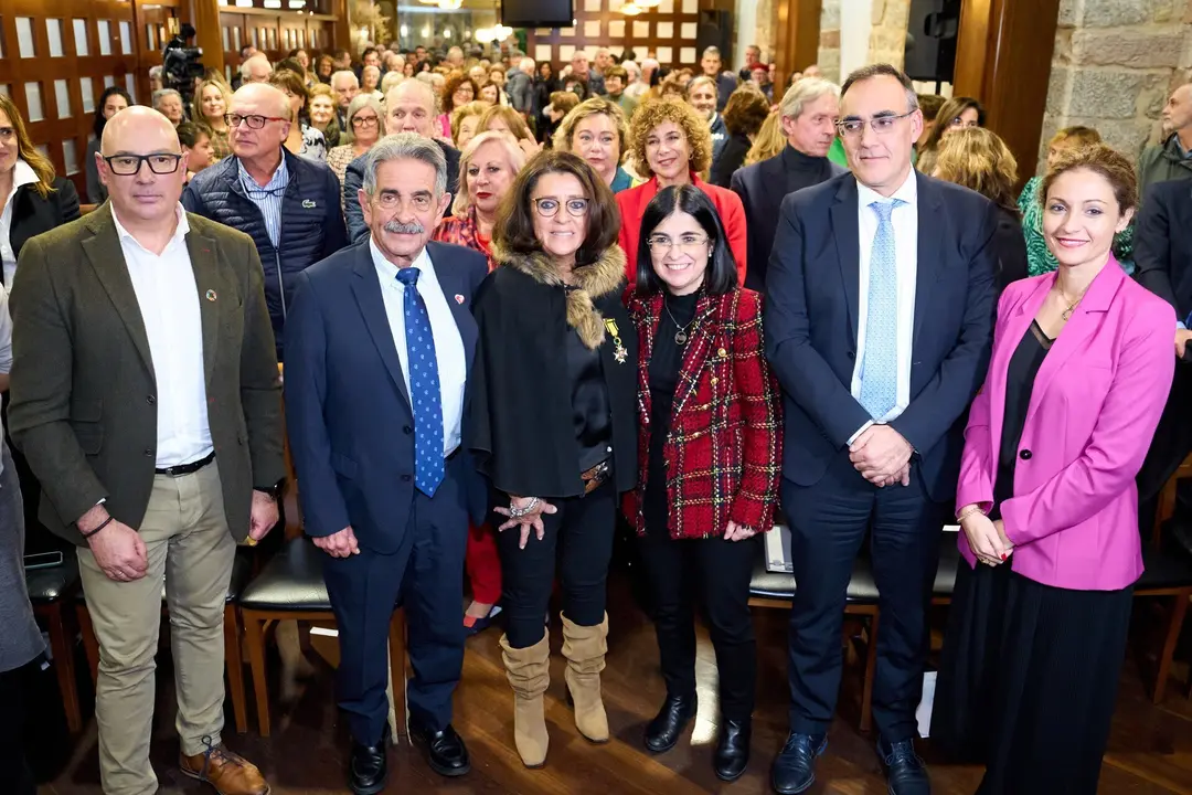 10/1/23  SANTANDER
ep ministra sanidad 

La ministra de Sanidad, Carolina Darias, y el presidente de Cantabria, Miguel &Aacute;ngel Revilla, presiden el acto de entrega de la Cruz de la Orden Civil de Sanidad a Aurora Aguilar, coordinadora de Enfermer&iacute;a de la Zona de Salud de Li&eacute;bana.

FOTO: Juan Manuel Serrano Arce
