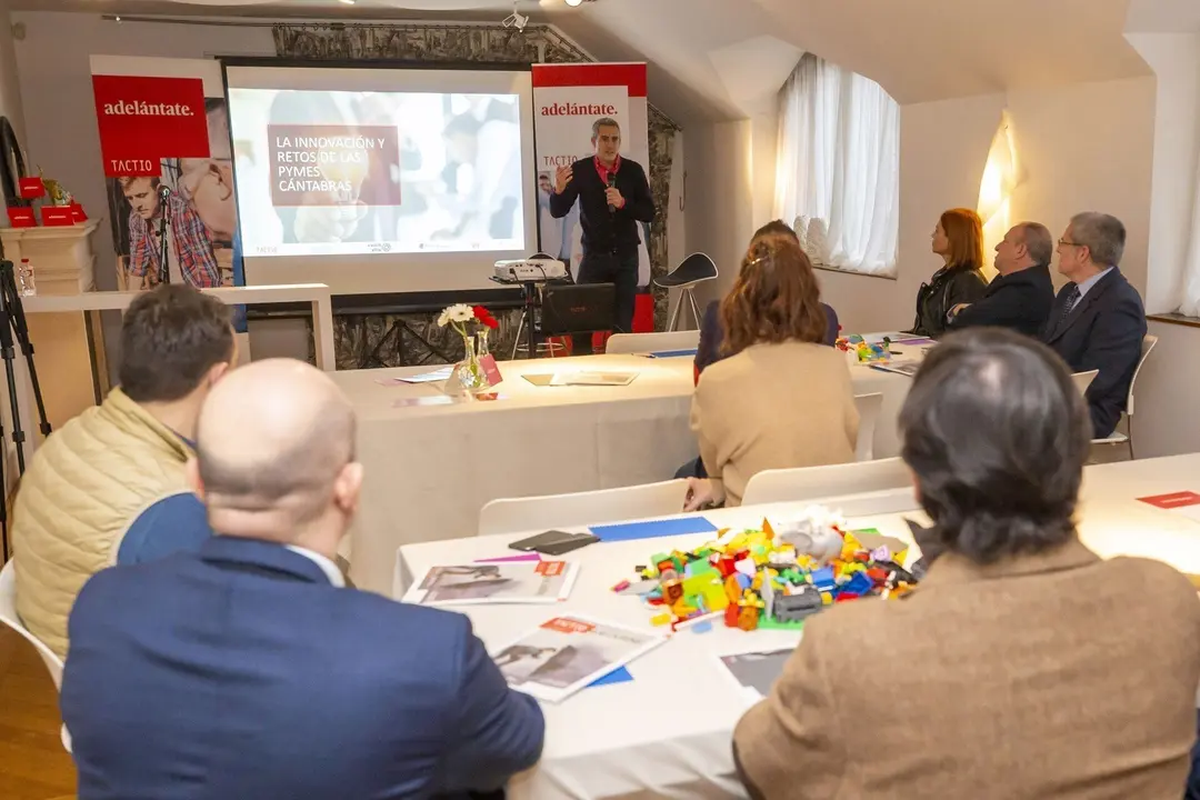 09:30 horas. Restaurante Deluz, Santander
El vicepresidente y consejero de Universidades, Igualdad, Cultura y Deporte, Pablo Zuloaga, inaugura la jornada &lsquo;Innovaci&oacute;n y Retos de las Pymes c&aacute;ntabras&rsquo;.
 25 ENERO 2022 &copy; Miguel De la Parra