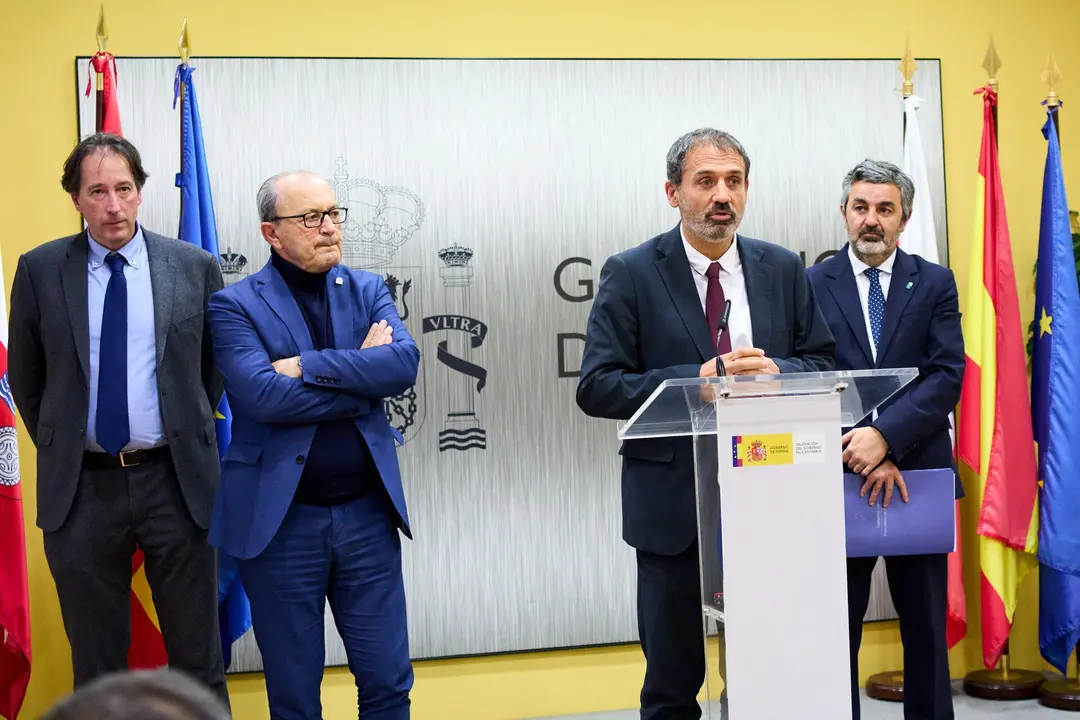 8/2/23  SANTANDER
EP reuni&oacute;n que hay en delegaci&oacute;n del gobierno sobre los trenes 

Xavier Flores; Ainoa Qui&ntilde;ones como Delegada de Gobierno; Javier lOpez Marcano; Jose Luis Gochicoa; Alejandro Jesus calvo

FOTO: Juan Manuel Serrano Arce

                      