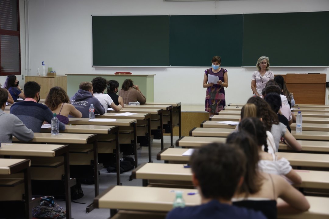 VALLADOLID. 08/06/22. EUROPA PRESS/ LOURDES AZAÑA. La Universidad de Valladolid celebra la prueba de evaluación de Bachillerato para el acceso a la Universidad (EBAU).