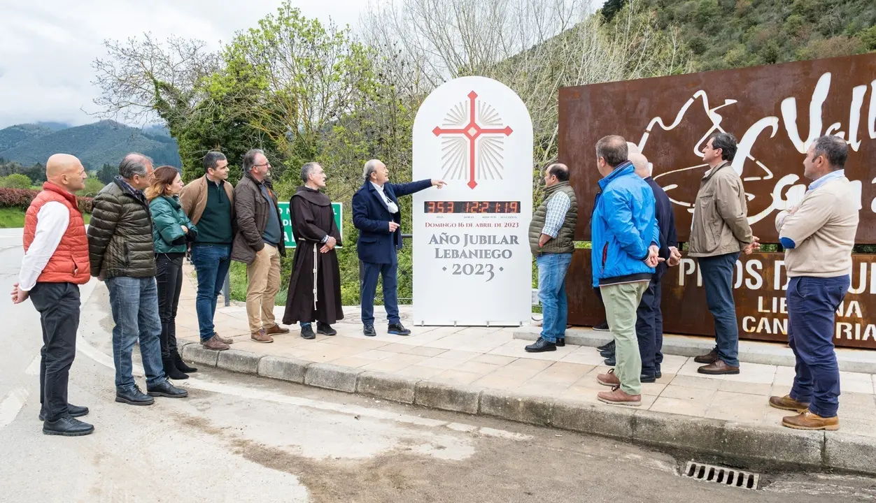 11:30 horas. Monasterio de Santo Toribio de Li&eacute;bana. El consejero de Industria, Turismo, Innovaci&oacute;n, Transporte y Comercio, Javier L&oacute;pez Marcano, participa en la inauguraci&oacute;n de la puesta en marcha del reloj de la cuenta atr&aacute;s del A&ntilde;o Jubilar Lebaniego. 28 de abril de 2022 &copy; Ra&uacute;l Lucio