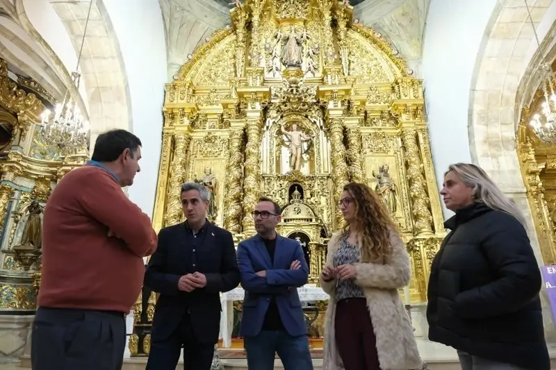 18:15.- Iglesia San Sebasti&aacute;n. Reinosa. El vicepresidente y consejero de Universidades, Igualdad, Cultura y Deporte, Pablo Zuloaga, informa sobre obras en la iglesia. 21 de marzo de 2023 &copy; Ra&uacute;l Lucio