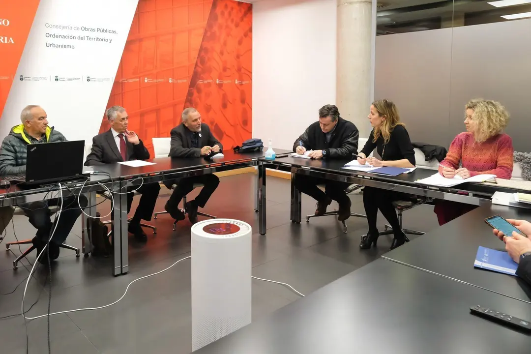 11:00 horas. Consejer&iacute;a de Obras P&uacute;blicas, Ordenaci&oacute;n del Territorio y Urbanismo (3&ordf; planta). La consejera de Obras P&uacute;blicas, Ordenaci&oacute;n del Territorio y Urbanismo, Jezabel Mor&aacute;n, se re&uacute;ne con representantes de AMA. 27 de marzo de 2023 &copy; Ra&uacute;l Lucio