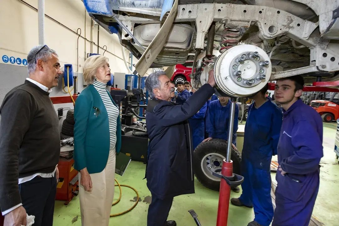 10:00 horas. Francisco Rivas Moreno, 2. Santander
El presidente de Cantabria, Miguel &Aacute;ngel Revilla, y la consejera de Educaci&oacute;n y Formaci&oacute;n Profesional, Marina Lomb&oacute;, visitan las obras del Centro Integrado de Formaci&oacute;n Profesional n&ordm;1.
