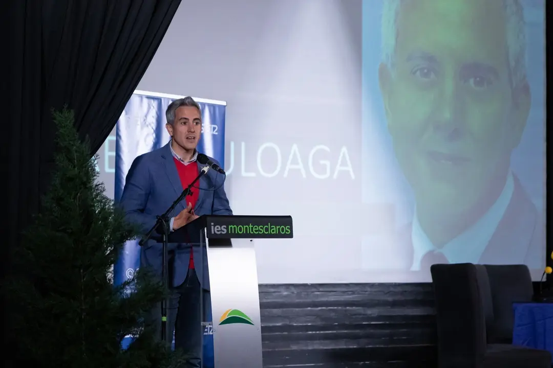 12:00 horas. IES Montesclaros. Reinosa

El vicepresidente y consejero de Universidades, Igualdad, Cultura y Deporte, Pablo Zuloaga, asiste a la presentaci&oacute;n de la semana cultural del instituto. &copy; R. I. Rafi