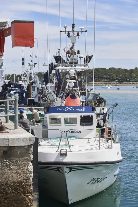 EuropaPress_5147366_El_barco_gallego_del_que_un_pescador_cayo_al_mar_y