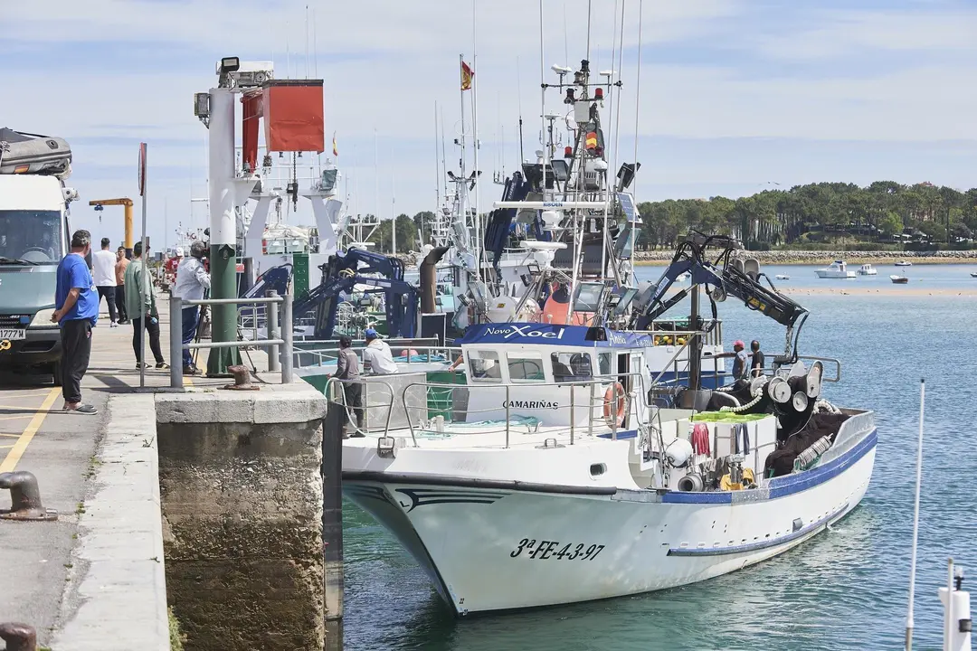 EuropaPress_5147367_El_barco_gallego_del_que_un_pescador_cayo_al_mar_y