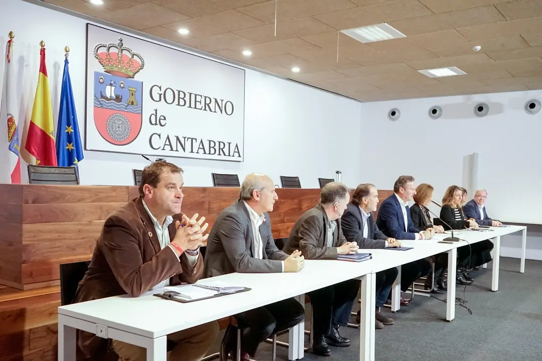 11:15 horas. Sal&oacute;n de actos de la Consejer&iacute;a de Desarrollo Rural, Ganader&iacute;a, Pesca, Alimentaci&oacute;n y Medio Ambiente (planta cero)
El consejero de Desarrollo Rural, Ganader&iacute;a, Pesca, Alimentaci&oacute;n y Medio Ambiente, Guillermo Blanco, se re&uacute;ne con representantes del sector primario (agricultura, ganader&iacute;a, pesca&hellip;) para analizar la situaci&oacute;n del sector.