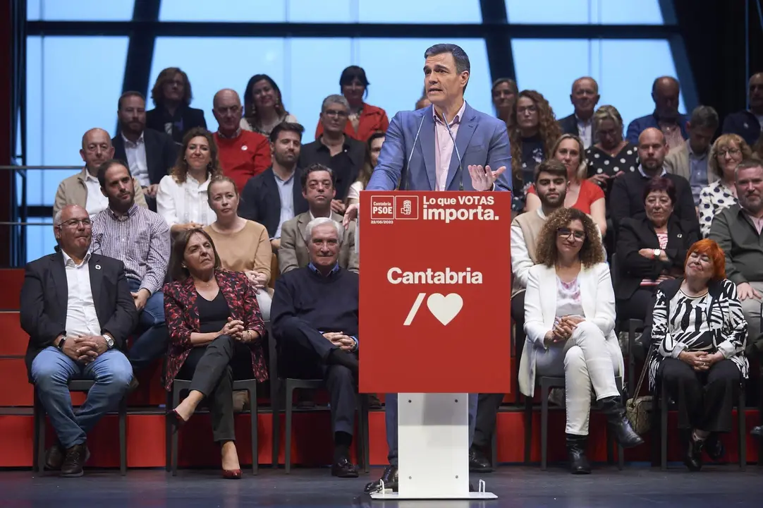 EuropaPress_5217369_El_presidente_del_Gobierno_y_secretario_general_de