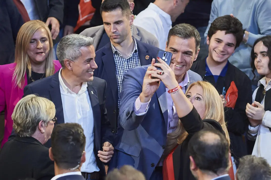 EuropaPress_5217069_El_secretario_general_del_PSOE_y_presidente_del_Go