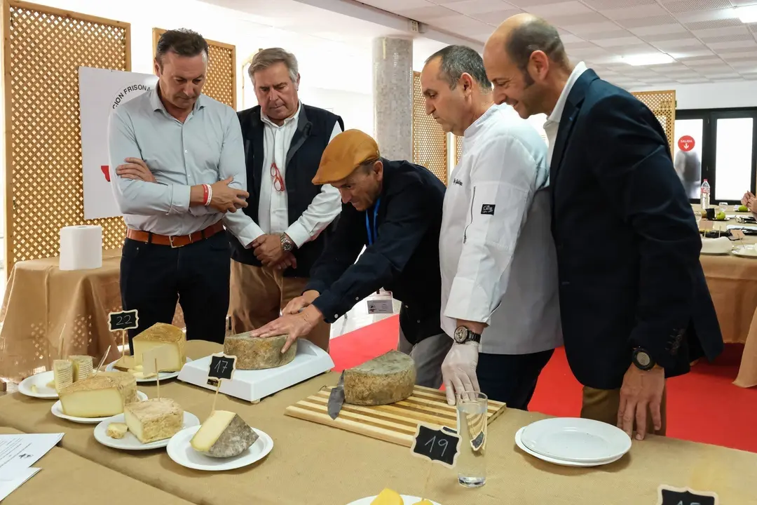 17:00 horas. Mercado Nacional de Ganados de Torrelavega. El consejero de Desarrollo Rural, Ganader&iacute;a, Pesca, Alimentaci&oacute;n y Medio Ambiente en funciones, Guillermo Blanco, asiste al &lsquo;Concurso AFCA de productos de Cantabria elaborados con leche de vaca 2023&rsquo;. 13 de junio de 2023 &copy; Ra&uacute;l Lucio