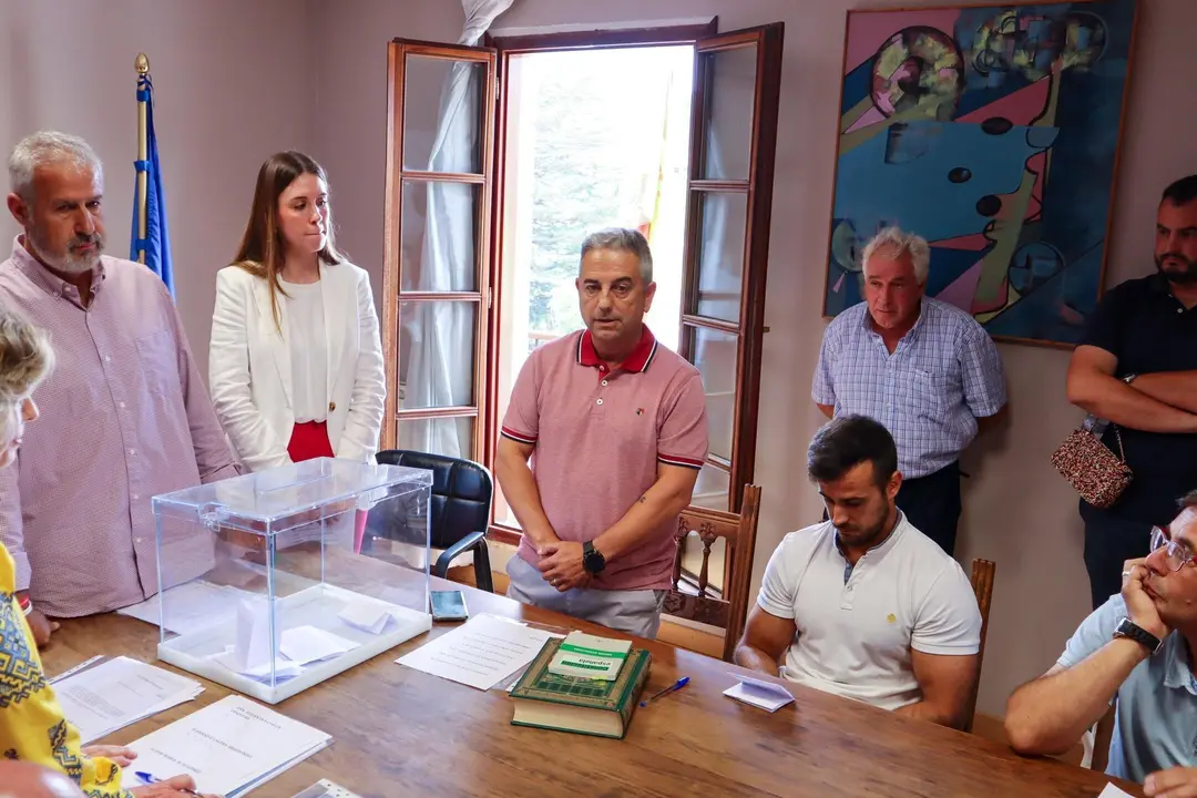 El alcalde electo, Enrique Lastra, dur ante la toma de posesión del cargo