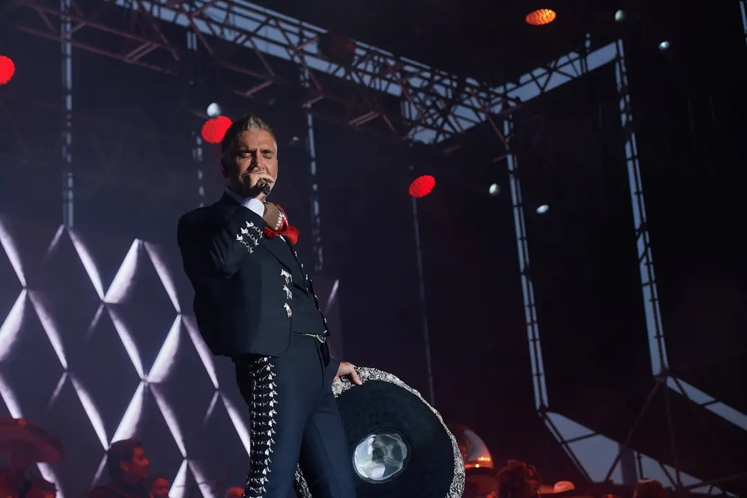 ALEJANDRO FERNÁNDEZ - MÚSICA EN GRANDE 2023 - EL REY LAGARTÓN (18) (1)