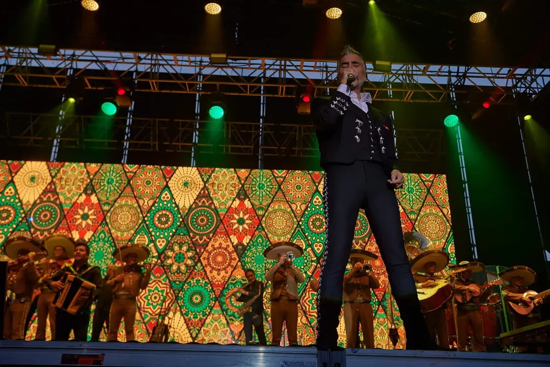 ALEJANDRO FERNÁNDEZ - MÚSICA EN GRANDE 2023 - EL REY LAGARTÓN (34) (1)