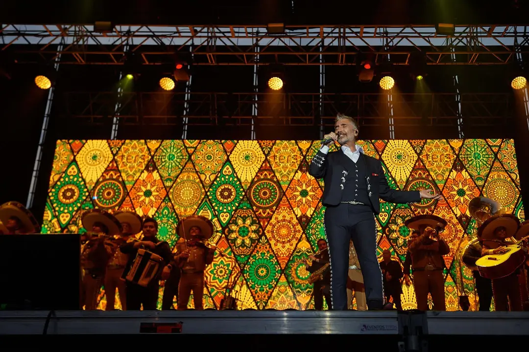 ALEJANDRO FERNÁNDEZ - MÚSICA EN GRANDE 2023 - EL REY LAGARTÓN (36) (1)