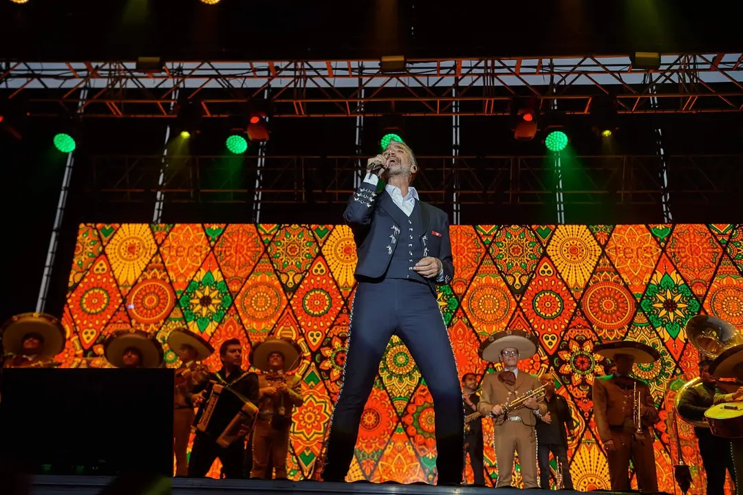 ALEJANDRO FERNÁNDEZ - MÚSICA EN GRANDE 2023 - EL REY LAGARTÓN (37) (1)