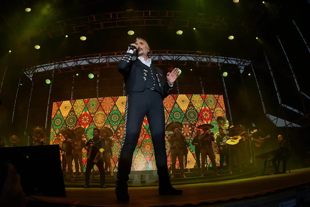 ALEJANDRO FERNÁNDEZ - MÚSICA EN GRANDE 2023 - EL REY LAGARTÓN (38) (1)