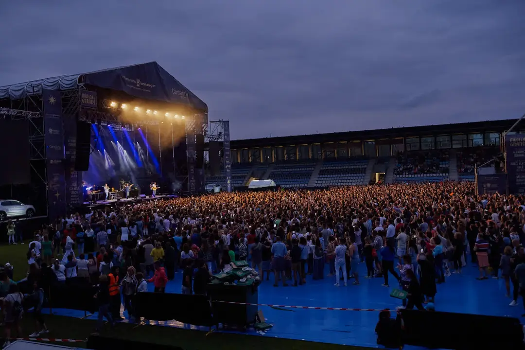 TABURETE - MÚSICA EN GRANDE 2023 - EL REY LAGARTÓN (30) (1)