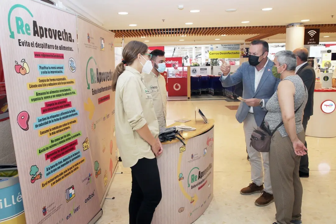 10:30 horas. Carrefour, Pe&ntilde;acastillo
El consejero de Desarrollo Rural, Ganader&iacute;a, Pesca, Alimentaci&oacute;n y Medio Ambiente, Guillermo Blanco, visita la campa&ntilde;a ReAprovecha en este supermercado.
nr
16 jul 21