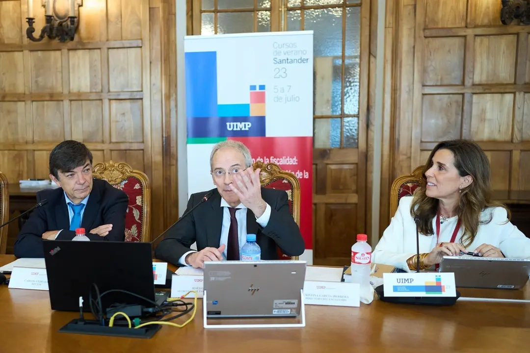 5/7/23  SANTANDER
uimp 
El futuro de la fiscalidad: reflexiones con ocasi&oacute;n de la Presidencia Espa&ntilde;ola de la Uni&oacute;n Europea
Carlos Andradas, Rector MagnIfico de la UIMP; M. Boloqui; Jes&uacute;s Gasc&oacute;n, secretario de Estado de Hacienda;

FOTO: Juan Manuel Serrano Arce

