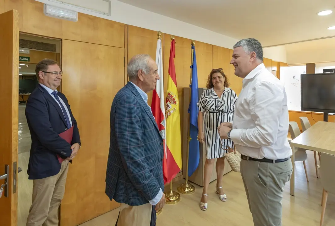 11.00 horas. Despacho del consejero
El consejero de Econom&iacute;a, Hacienda y Fondos Europeos, Luis &Aacute;ngel Ag&uuml;eros, se re&uacute;ne con el colegio de Economistas. 
