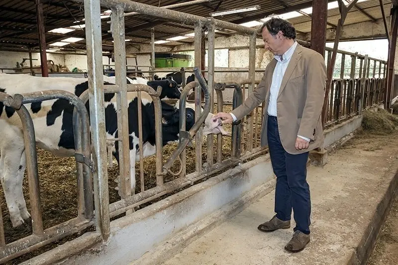 11.00 H.  Heras, Medio Cudeyo
El consejero de Desarrollo Rural, Ganader&iacute;a, Pesca y Alimentaci&oacute;n, Pablo Palencia, visita el IES La Granja. 
