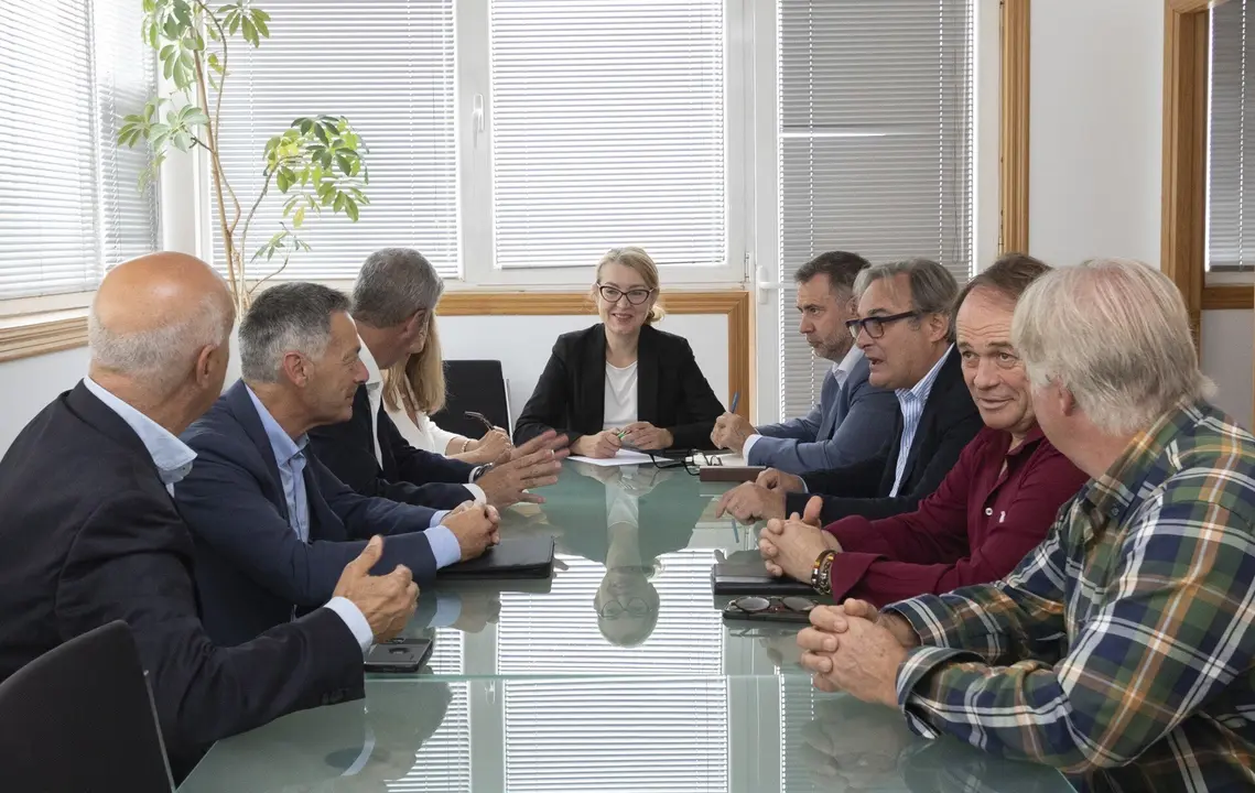 La consejera de Cultura, Turismo y Deporte, Eva Guillermina Fern&aacute;ndez, preside la reuni&oacute;n del Consejo de Administraci&oacute;n de CANTUR