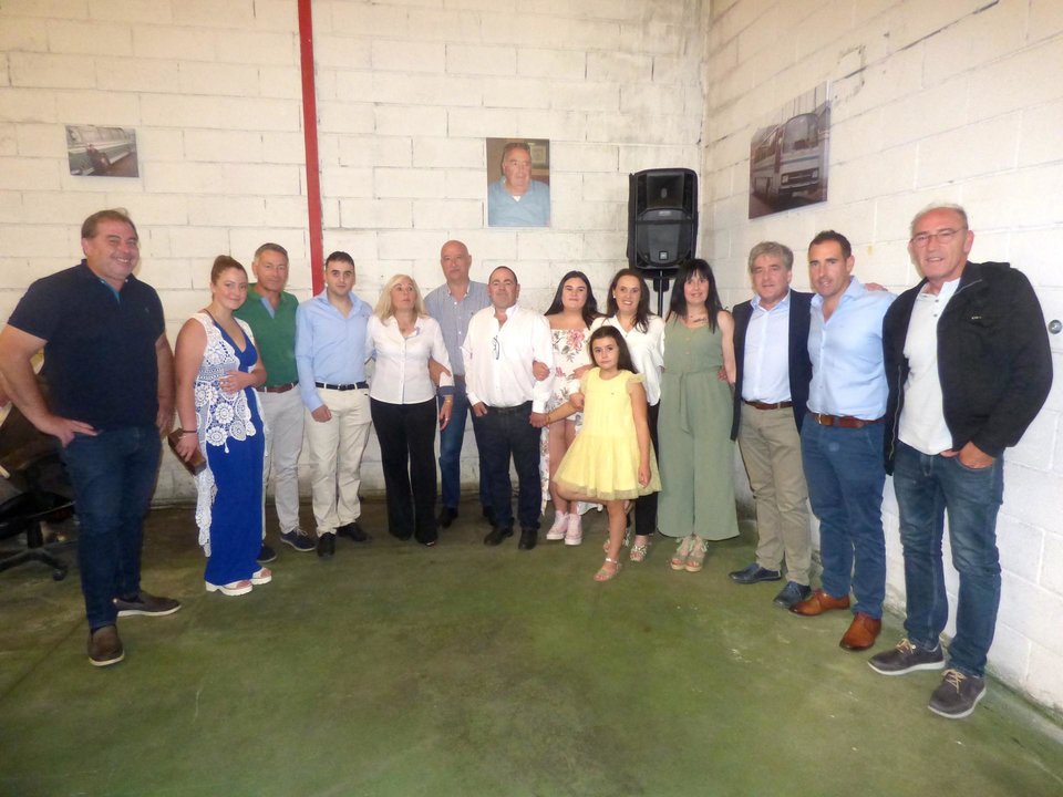 La familia Muñoz con los alcaldes de la comarca