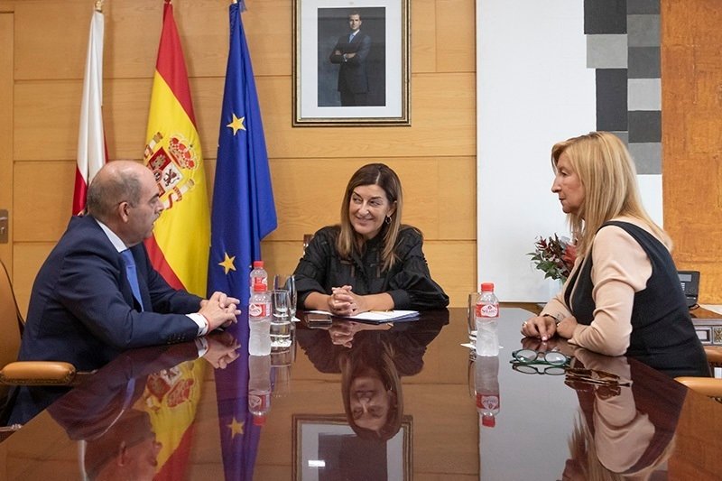 10:30.- Despacho de la presidenta
La presidenta de Cantabria, María José Sáenz de Buruaga, se reúne con Lorenzo Amor, presidente de ATA. 
