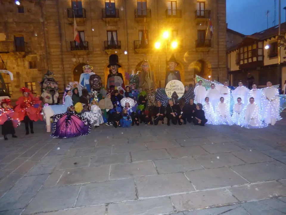 Participantes en el desfile de la Noche Encuentada