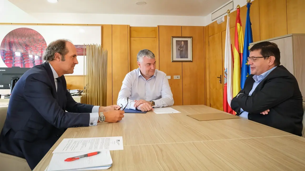 10:30.- Despacho del consejero. El consejero de Econom&iacute;a, Luis &Aacute;ngel Ag&uuml;eros, se re&uacute;ne con responsables del TEC Monterrey. 10 de octubre de 2023 &copy; Ra&uacute;l Lucio