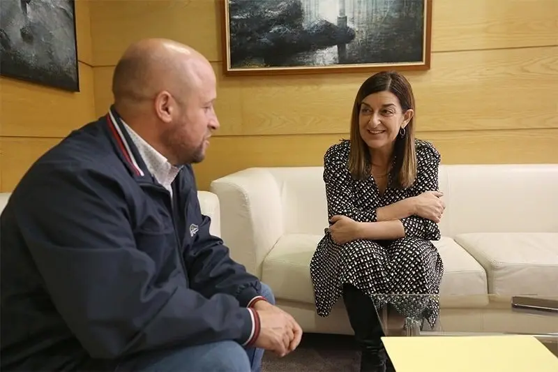 10.00.- Despacho de la presidenta
La presidenta del Gobierno de Cantabria, Mar&iacute;a Jos&eacute; S&aacute;enz de Buruaga, se re&uacute;ne con el alcalde de B&aacute;rcena de Pie de Concha. 
20 nov 23